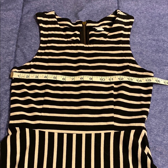 Old Navy Striped Black and White Sleeveless Dress - Picture 5 of 9